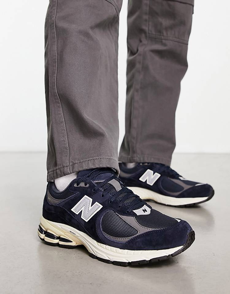 New Balance 2002 sneakers in dark blue